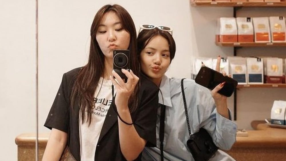 Alice Kang rời khỏi YG Entertainment sau hơn 5 năm. Alice Kang rời khỏi YG Entertainment sau hơn 5 năm.