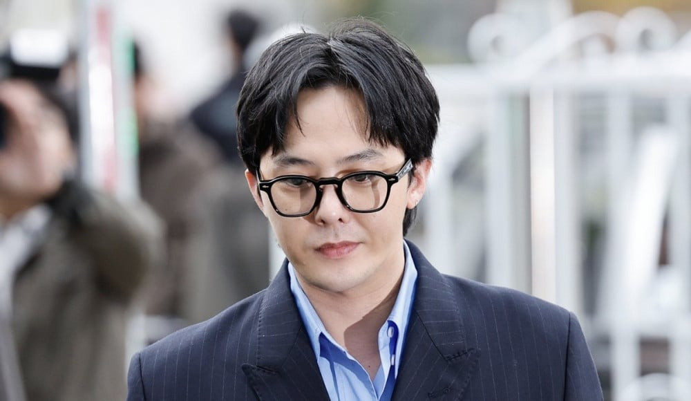 G-Dragon bác bỏ cáo buộc cạo hết lông trên người để tiêu hủy chứng cứ trong vụ điều tra sử dụng ma túy. G-Dragon bác bỏ cáo buộc cạo hết lông trên người để tiêu hủy chứng cứ trong vụ điều tra sử dụng ma túy.