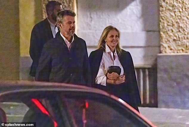 Thái tử Frederik dùng bữa tối với ngôi sao truyền hình Mexico đến 1h sáng. Ảnh: Splashnews. Thái tử Frederik dùng bữa tối với ngôi sao truyền hình Mexico đến 1h sáng. Ảnh: Splashnews.