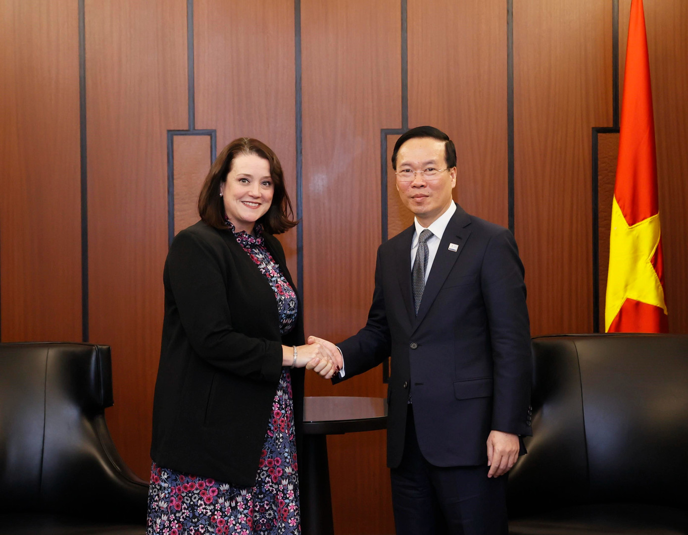 Chủ tịch nước Võ Văn Thưởng tiếp bà Erin Bromaghim, Phó Thị trưởng thành phố Los Angeles. (Ảnh: Thống Nhất/TTXVN)