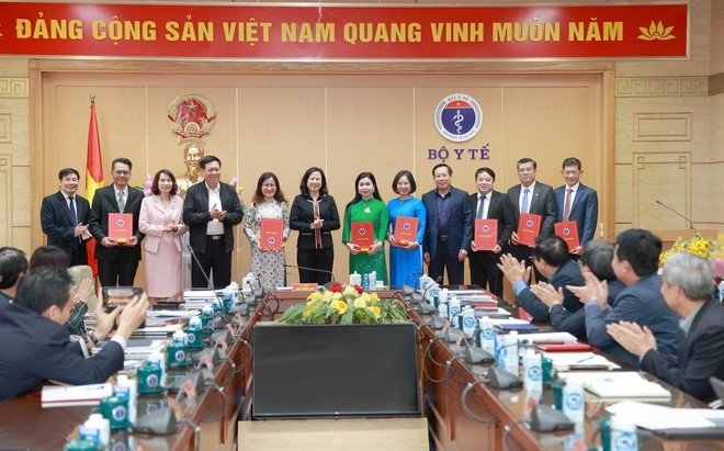 Bộ Y tế bổ nhiệm, bổ nhiệm lại 7 lãnh đạo các Cục, Vụ trực thuộc. Bộ Y tế bổ nhiệm, bổ nhiệm lại 7 lãnh đạo các Cục, Vụ trực thuộc.