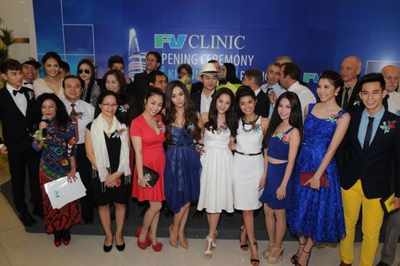 Rất nhiều “sao”, cũng là khách hàng của Bệnh viện FV đến tham dự sự kiện khai trương phòng khám FV tại Bitexco