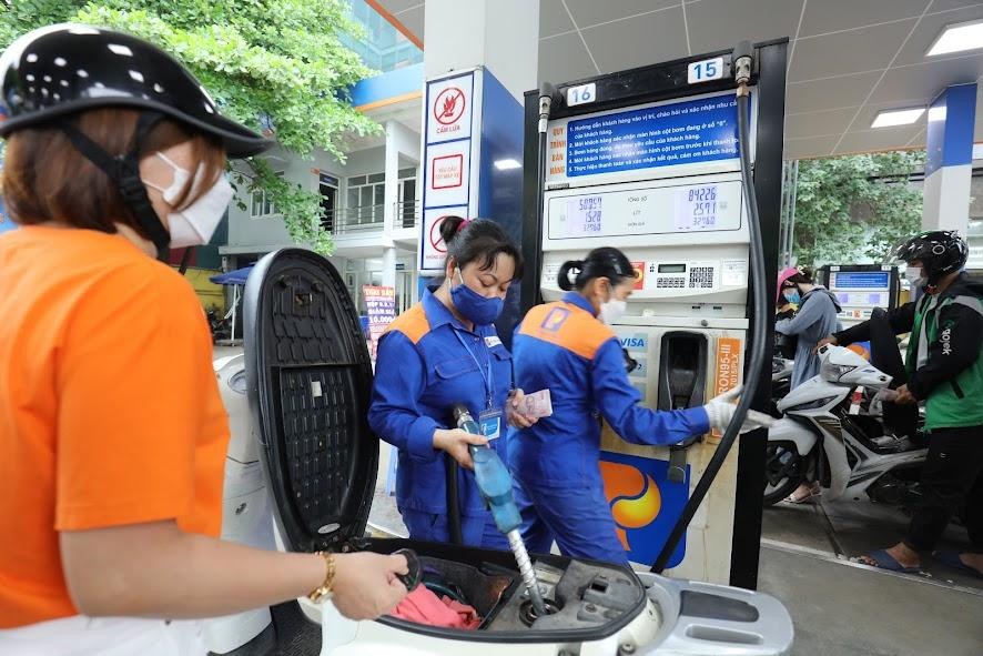 Giá xăng dầu giảm đồng loạt hơn 3.000 đồng/lít từ 0h hôm nay