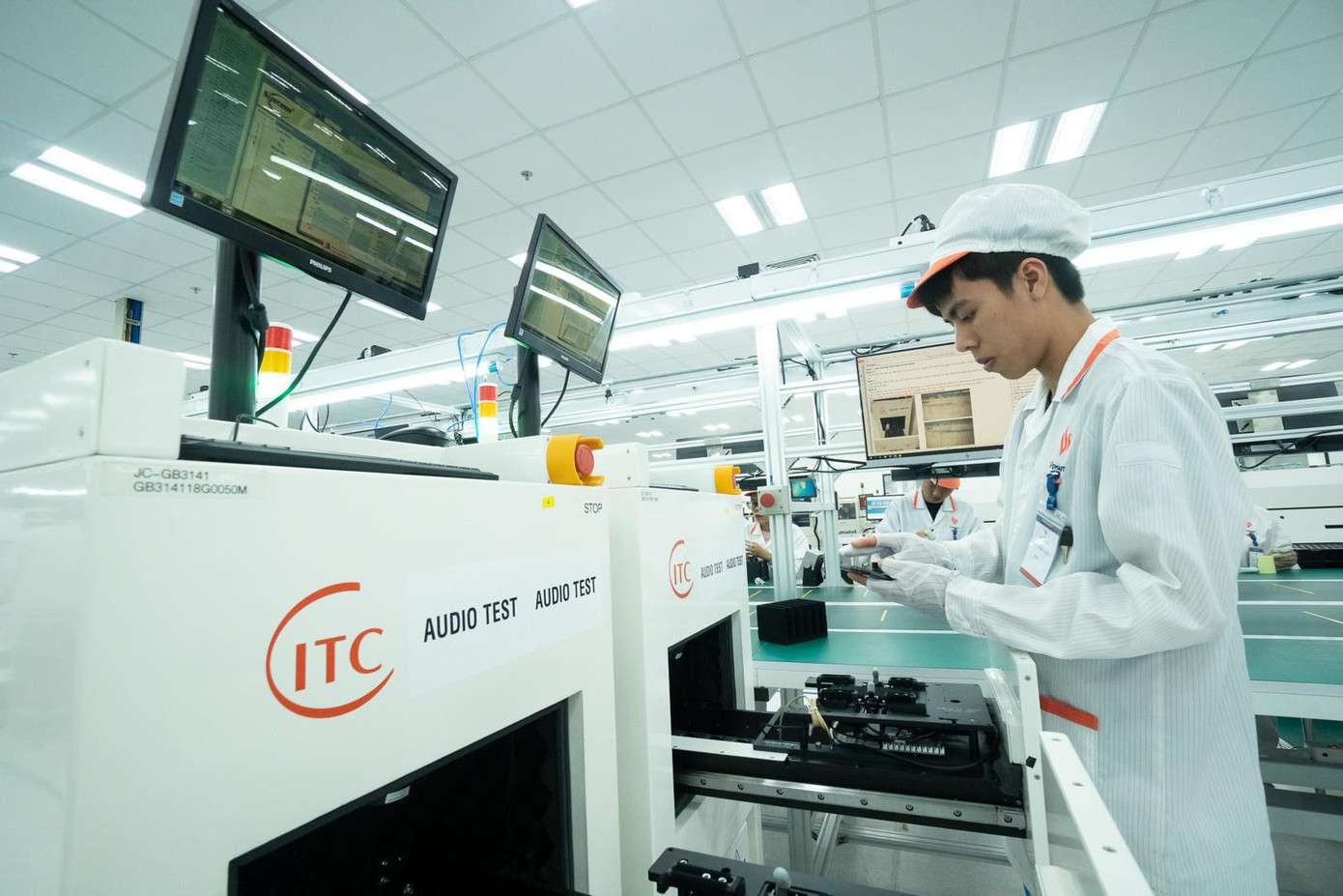 Theo các chuyên gia, sẽ có làn sóng mới đầu tư tỷ USD trong lĩnh vực sản xuất linh kiện điện tử, bán dẫn, công nghệ cao ở Việt Nam trong thời gian tới. Ảnh: Như Ý