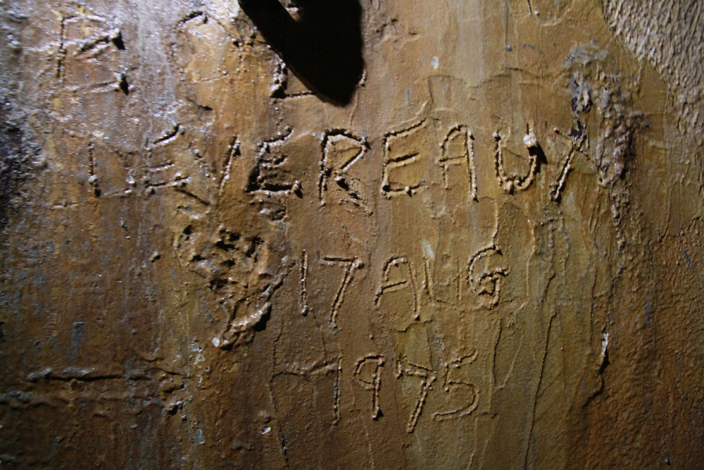 Nơi Bob Devereaux khắc tên lên tường hầm