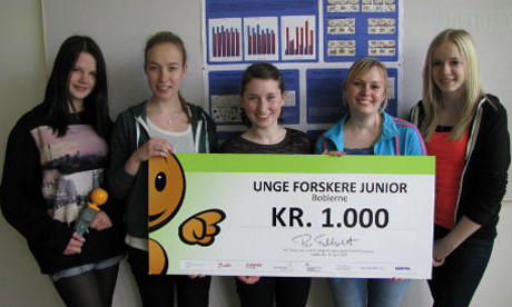 5 học sinh giành giải thưởng trong một cuộc thi khoa học tại địa phương. Ảnh: MNN.. 5 học sinh giành giải thưởng trong một cuộc thi khoa học tại địa phương. Ảnh: MNN.