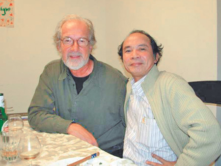 Nguyễn Trọng Tạo và nhà thơ Mỹ Paul Hoover tại San Fransico năm 2008
