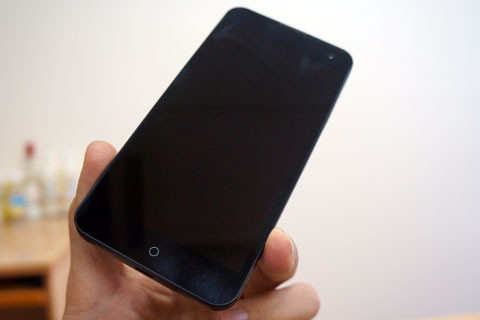 3 phím điều khiển nhưng chỉ hiển thị duy nhất phím giữa 