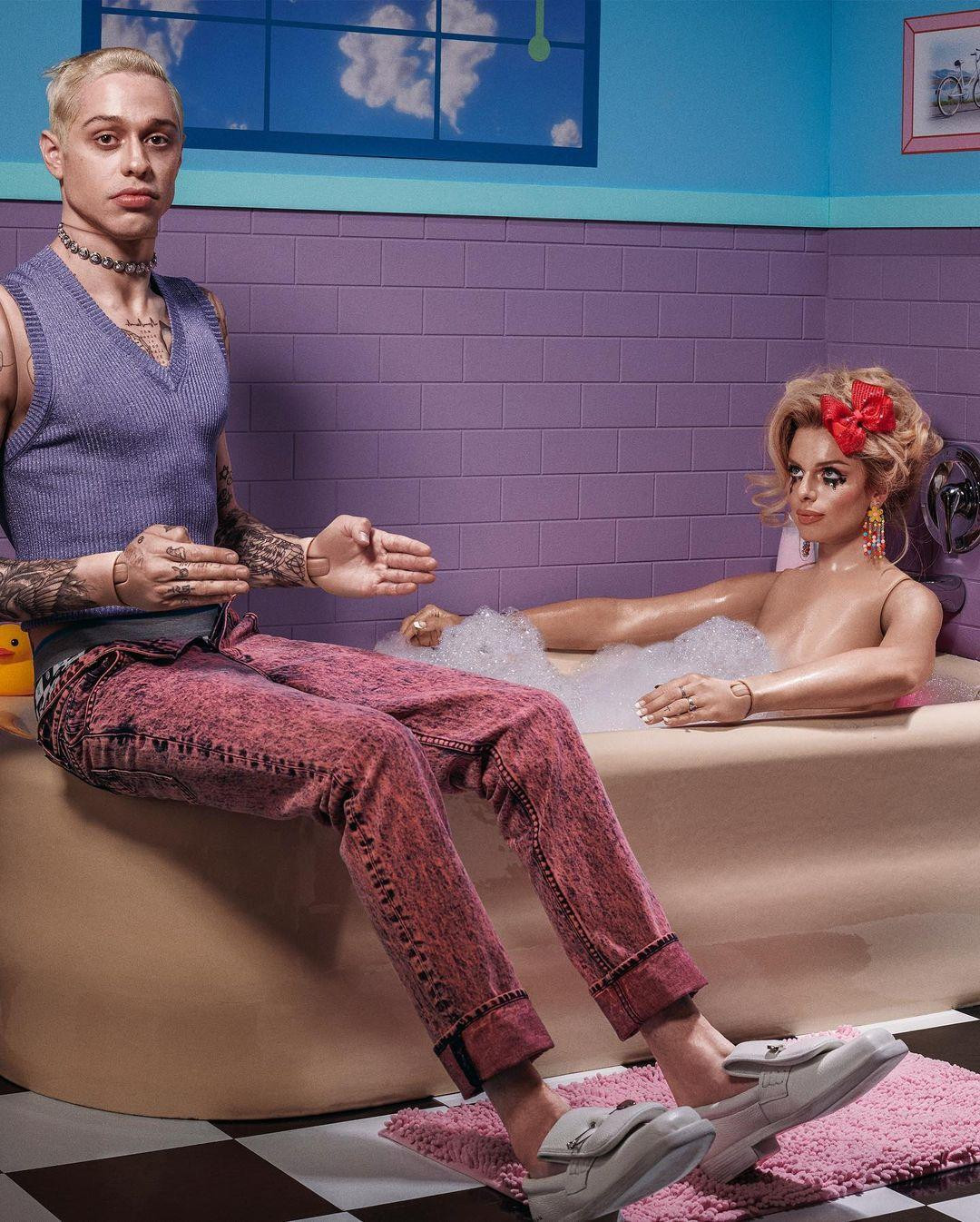 Mối quan hệ &quot;dây mơ rễ má&quot; giữa 4 ngôi sao khiến dân mạng vô cùng &quot;hóng&quot; chuyện gì sẽ diễn ra trong thời gian tới. Được biết, vào thời điểm Kanye West công khai tình mới, Kim và Pete đang tận hưởng kỳ nghỉ ngọt ngào đầu tiên bên nhau ở Bahamas.