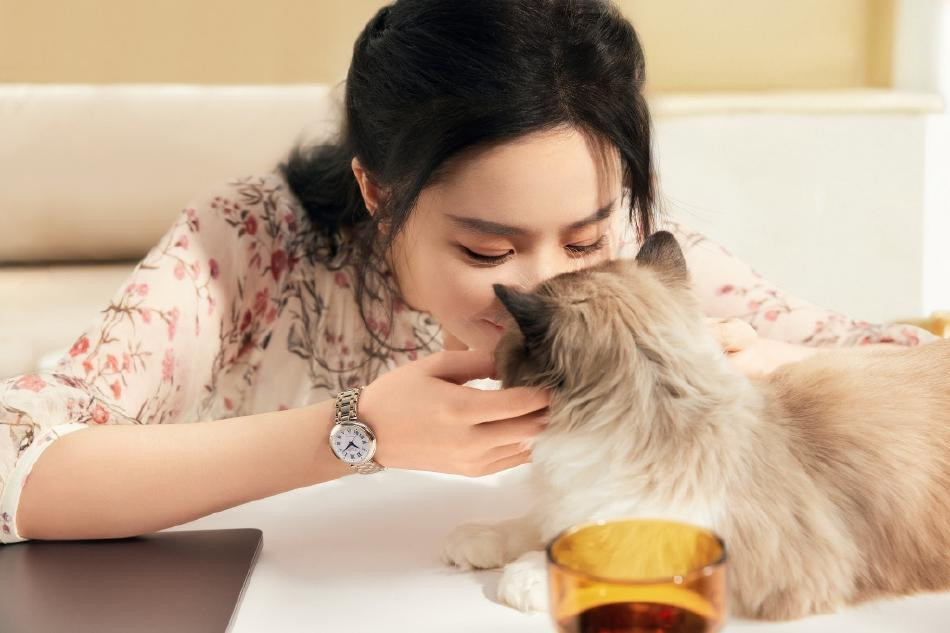 Sang năm mới, Lưu Diệc Phi chỉ có một bộ phim ra mắt khán giả là &quot;Mộng hoa lục&quot;, đóng chung với Trần Hiểu. Tác phẩm này quay xong từ hồi tháng 5/2021. Người hâm mộ mong chờ mỹ nhân &quot;Thiên long bát bộ&quot; có tiến bộ trong phim mới.