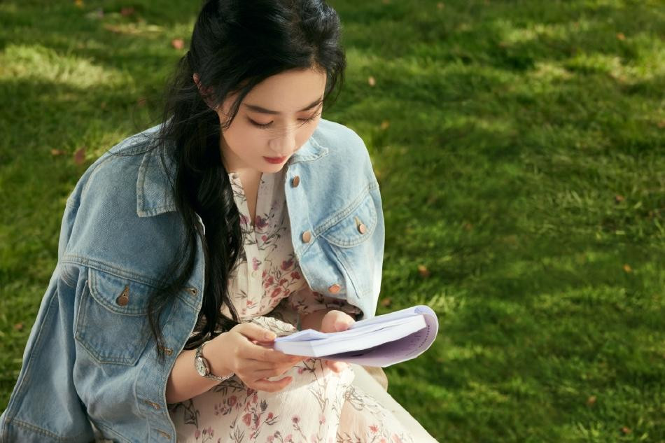 Bộ ảnh gây &quot;bão&quot; mạng xã hội. Dân mạng khen &quot;thần tiên tỷ tỷ&quot; sở hữu nhan sắc &quot;không tuổi&quot;, U40 mà như nữ sinh đại học.