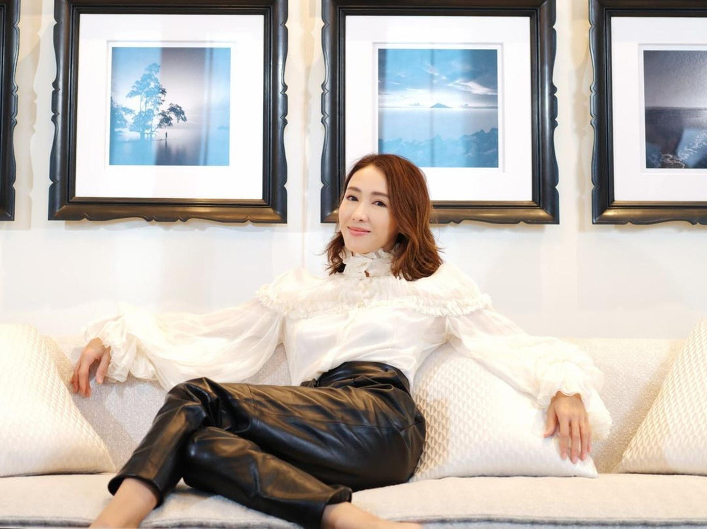 Loạt ảnh thu hút hàng nghìn lượt &quot;thả tim&quot; từ dân mạng. Đa phần đều trầm trồ trước vẻ đẹp &quot;không tuổi&quot; của mỹ nhân &quot;Thâm cung nội chiến&quot;. Họ cho rằng, Lê Tư trông như mới ngoài 30 tuổi, không hề giống một phụ nữ đã bước sang tuổi 52.