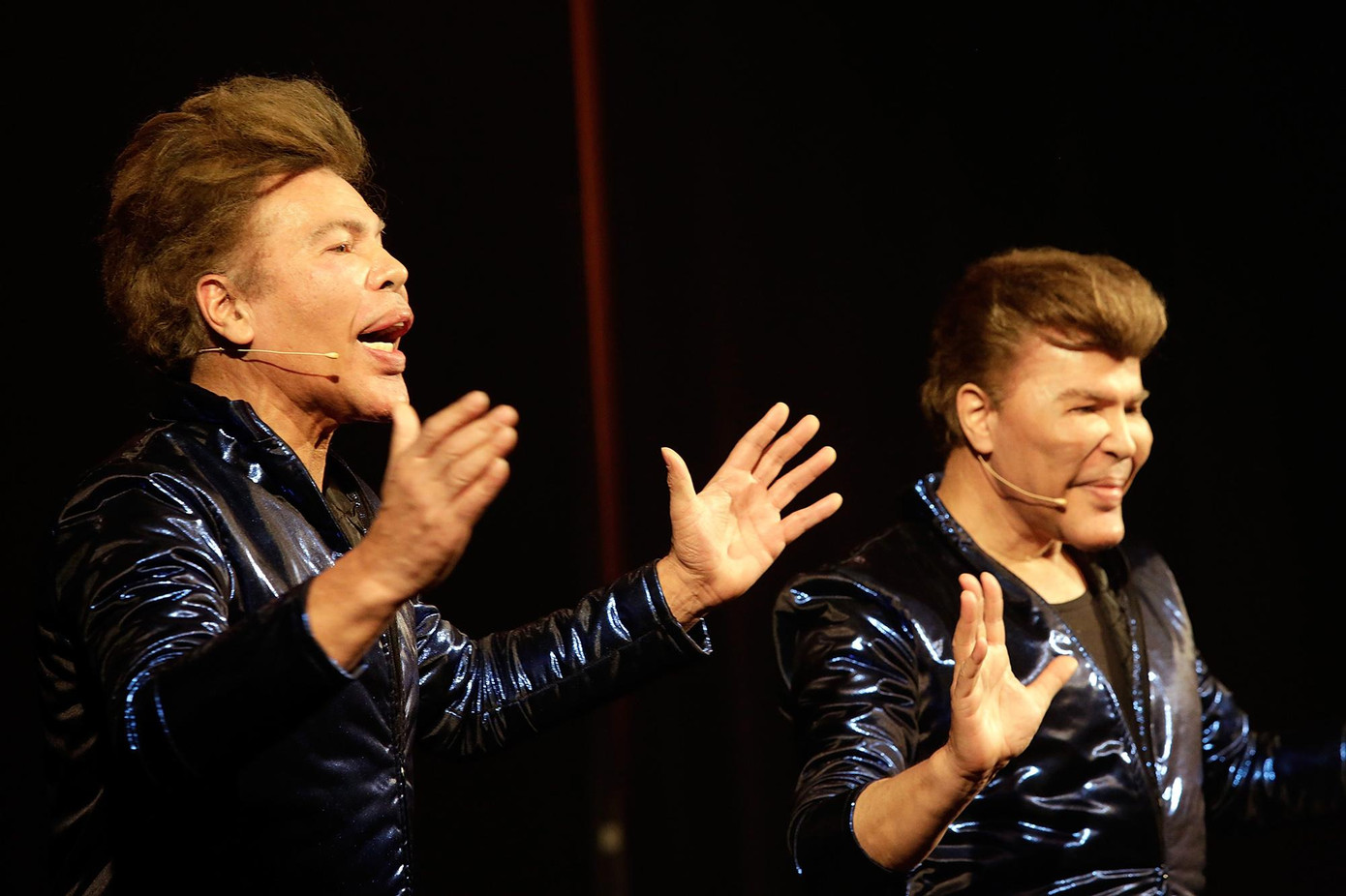 Cặp song sinh nhà Bogdanoff từ chối tiêm vắc xin COVID-19 vì tự tin chưa bao giờ ốm và cho rằng tiêm vắc xin nguy hiểm hơn.