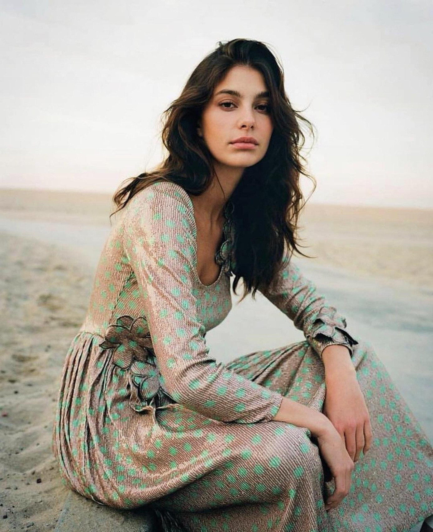 Ngoài công việc diễn viên, người đẹp sinh năm 1997 còn được biết đến là con gái của nam diễn viên người Argentina Maximo Morrone và nữ diễn viên Lucila Sola.