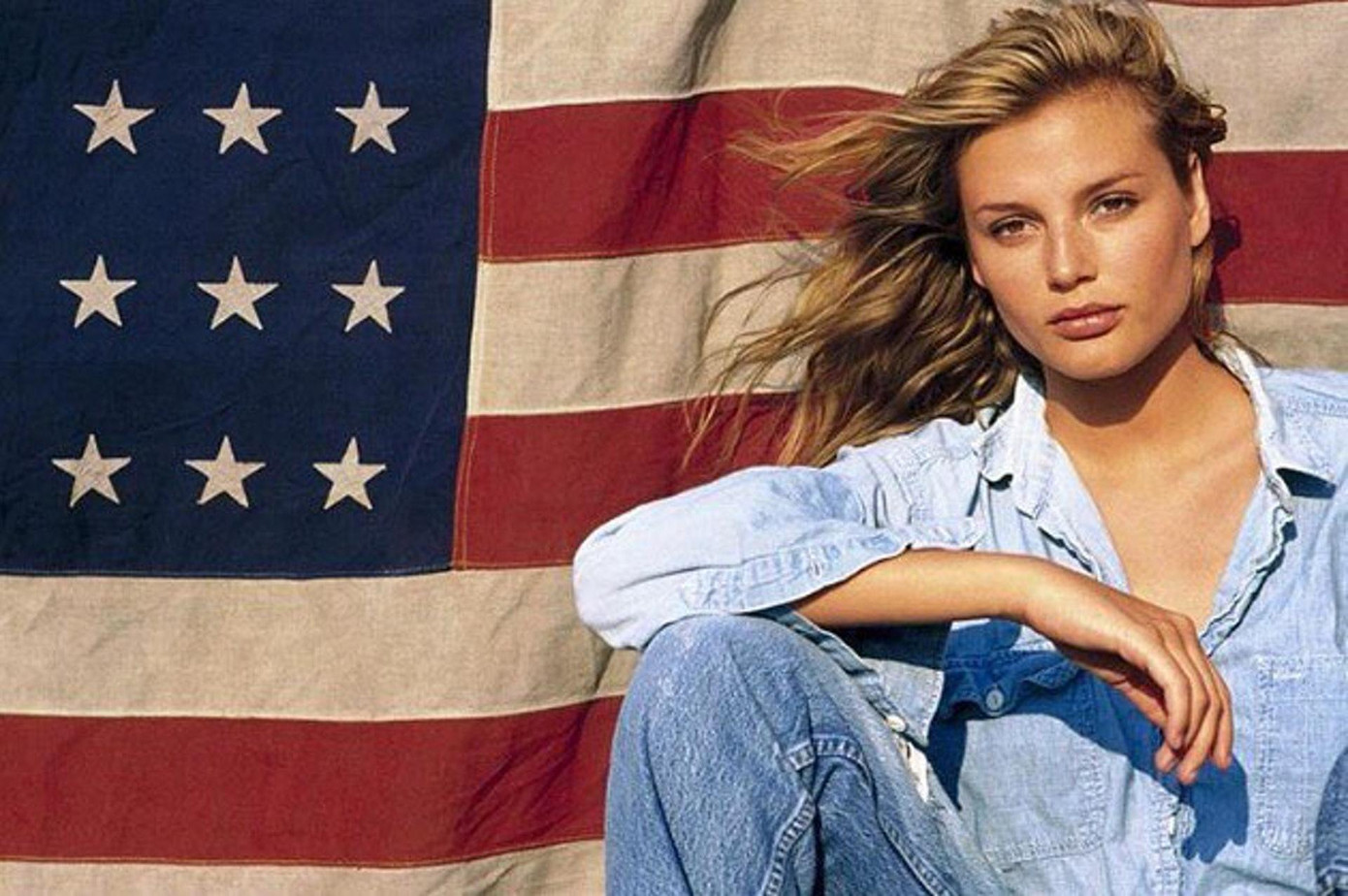 Hai người bắt đầu hẹn hò vào năm 1994, nhưng chia tay sau chưa đầy một năm.