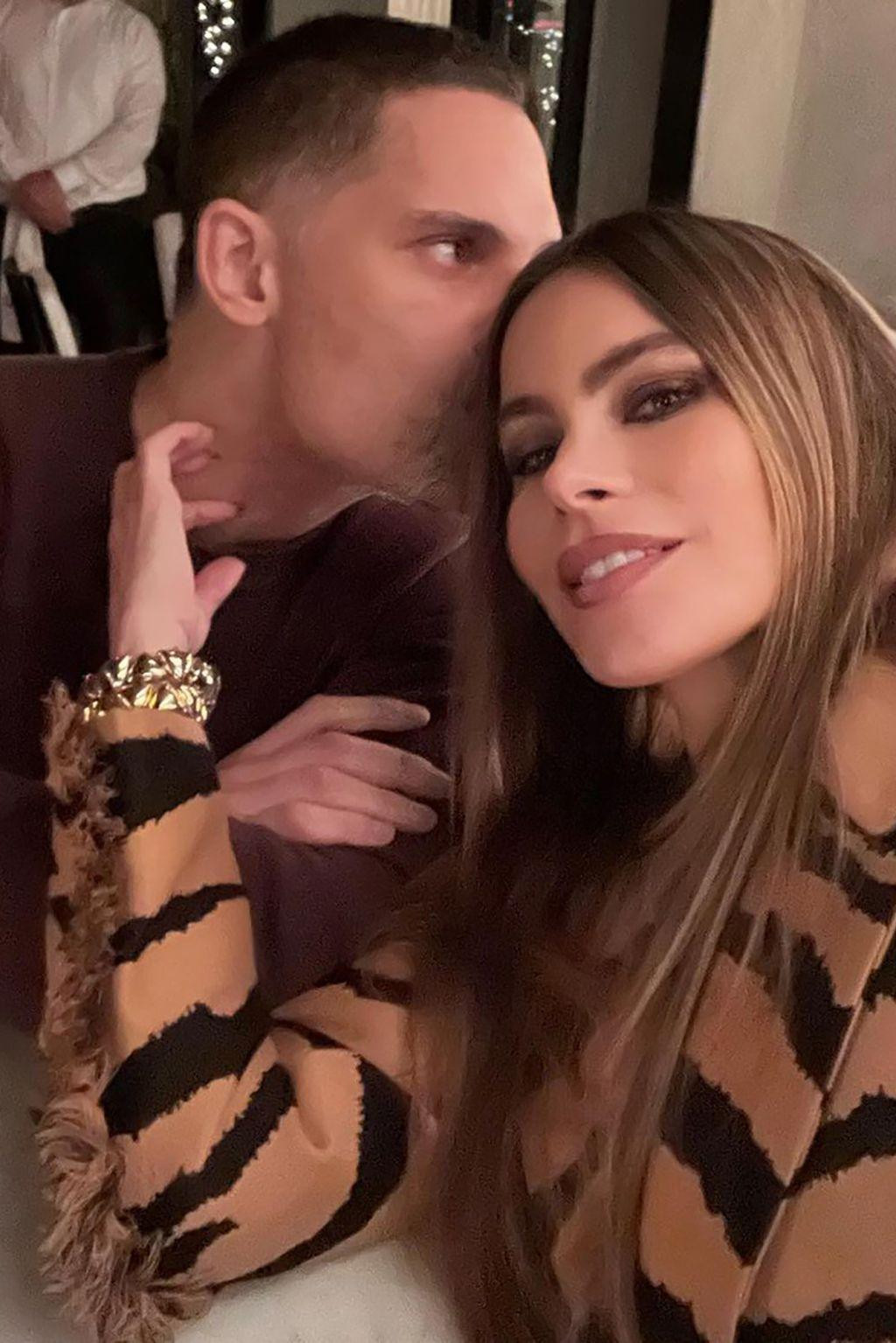 Người đẹp Sofia Vergara được chồng Joe Manganiello âu yếm trong dịp sinh nhật lần thứ 45 tuổi của anh.