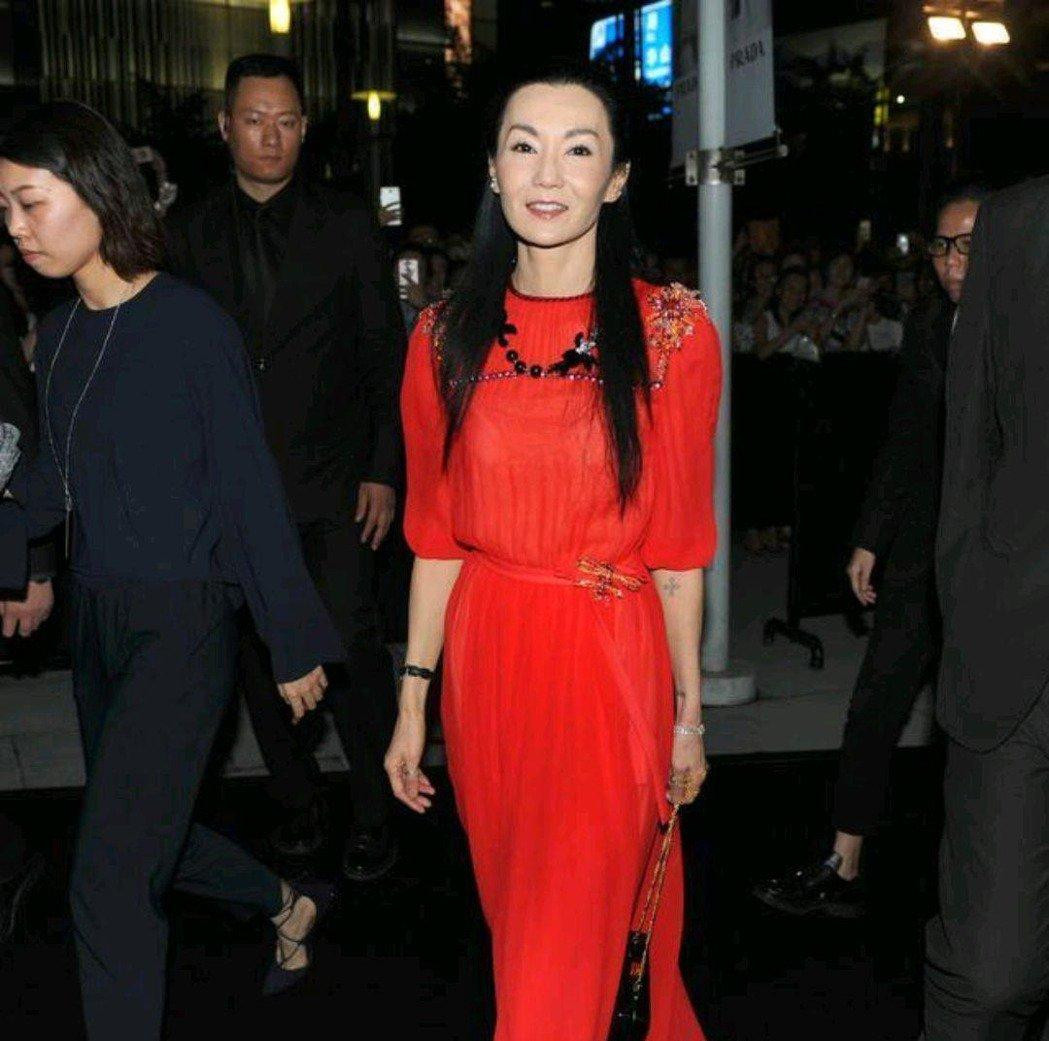 Hiện tại, ở tuổi 58, Trương Mạn Ngọc vẫn &quot;lẻ bóng&quot;. Nhan sắc cũng đi xuống, không chỉ già đi, mà thân hình gầy gò đáng báo động. Ngoài ra, Trương Mạn Ngọc đã ngừng đóng phim từ lâu, chỉ thỉnh thoảng tham gia một số sự kiện giải trí công khai.