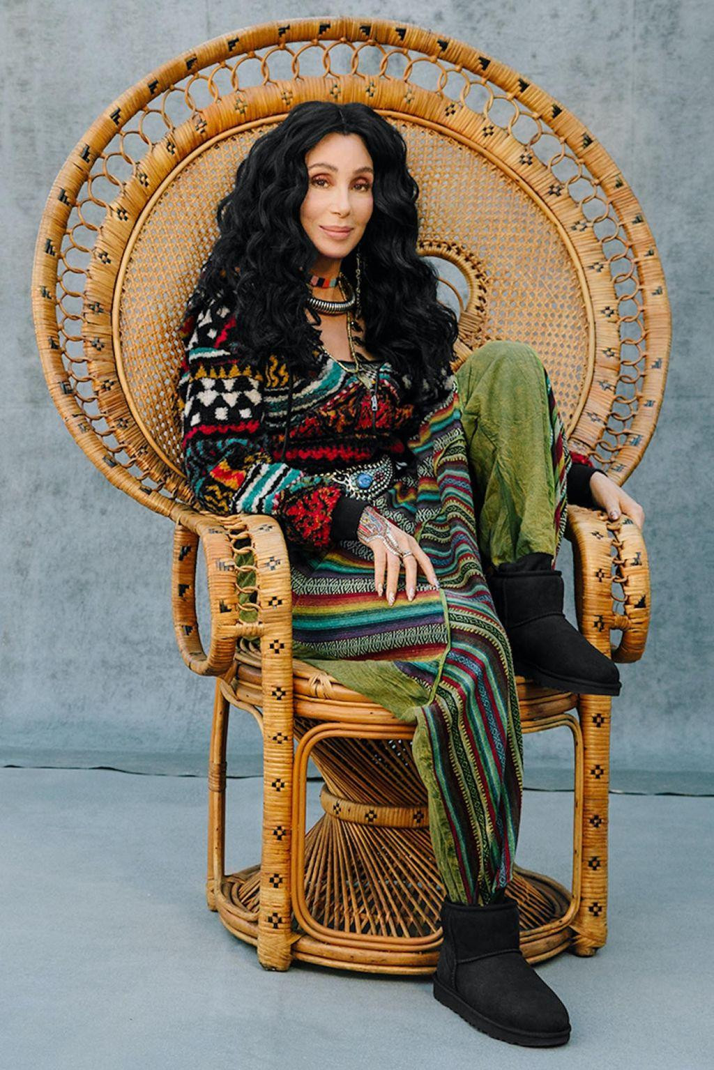 Danh ca huyền thoại Cher trẻ trung không ngờ ở tuổi 75 trong chiến dịch quảng cáo cho một thương hiệu giày dép của Mỹ.