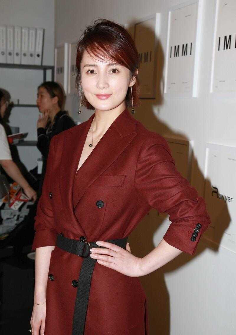 Hiện tại, cô vẫn chăm chỉ đóng phim. Những tác phẩm gần đây của người đẹp là &quot;Cửu Châu Hải Thượng Mục Vân Ký&quot;, &quot;Đương gia chủ mẫu&quot;.