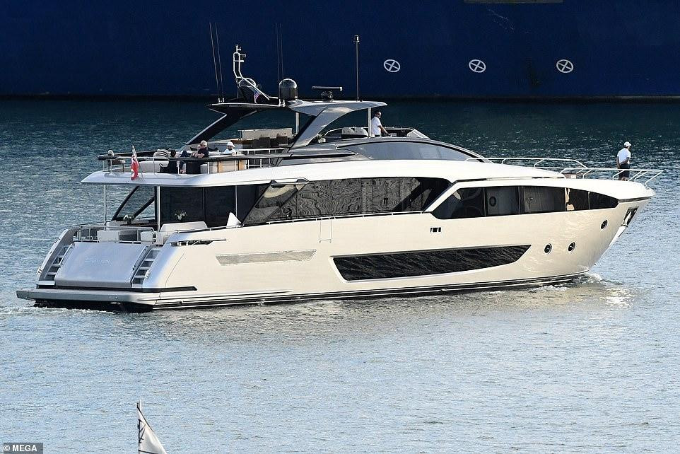 Con tàu có tên là Seven (số 7) theo số áo mà anh mặc trong 6 năm chơi bóng cho câu lạc bộ Manchester United. Anh cũng mặc áo số 7 trong các trận thi đấu quốc tế cho đội tuyển Anh. Ngoài ra, Seven còn là tên đệm của con gái út nhà Beckham, Harper Seven.