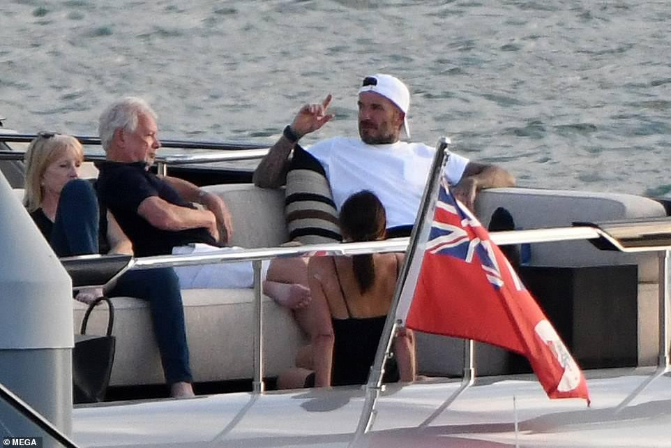 Mới đây, cánh săn ảnh phát hiện vợ chồng Victoria và David Beckham đi nghỉ ở biển Miami, Florida, Mỹ.