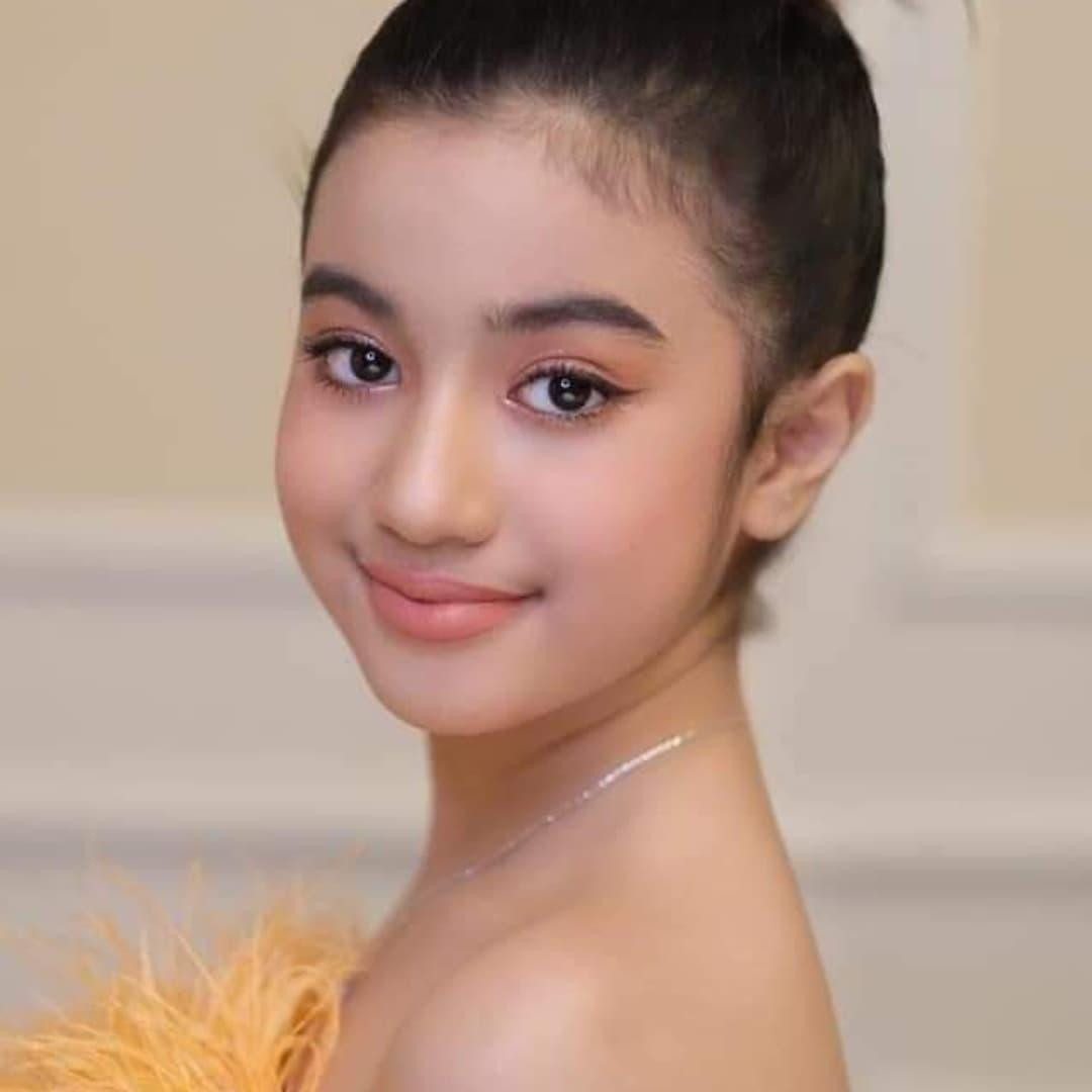 Jenna không chỉ là "viên ngọc quý" của Hoàng gia Campuchia, mà còn là "bảo vật" của showbiz quê nhà. Jenna không chỉ là "viên ngọc quý" của Hoàng gia Campuchia, mà còn là "bảo vật" của showbiz quê nhà.