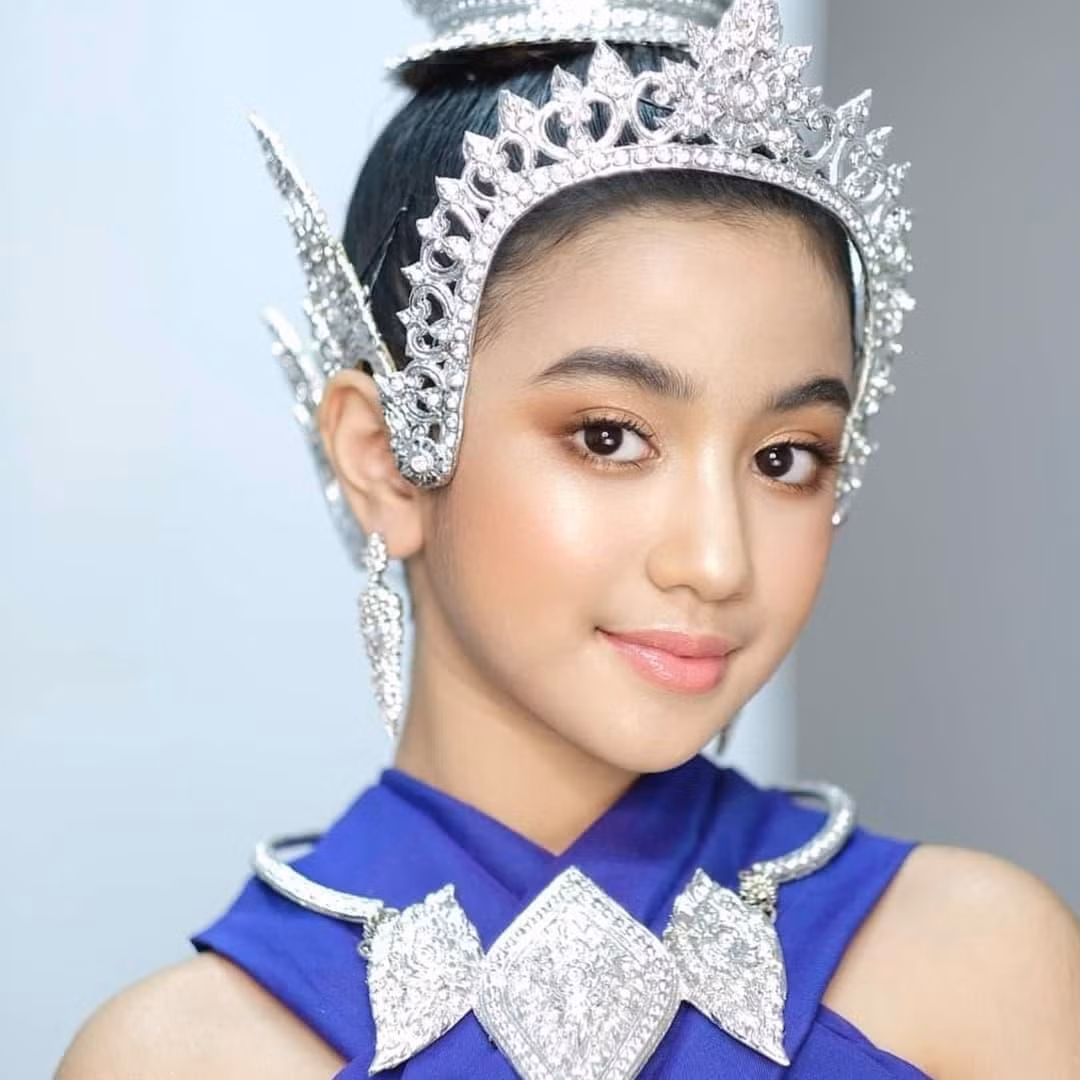 Chỉ mới 10 tuổi, Jenna đã sở hữu nhan sắc hoàn mỹ khiến người nhìn không thể rời mắt.