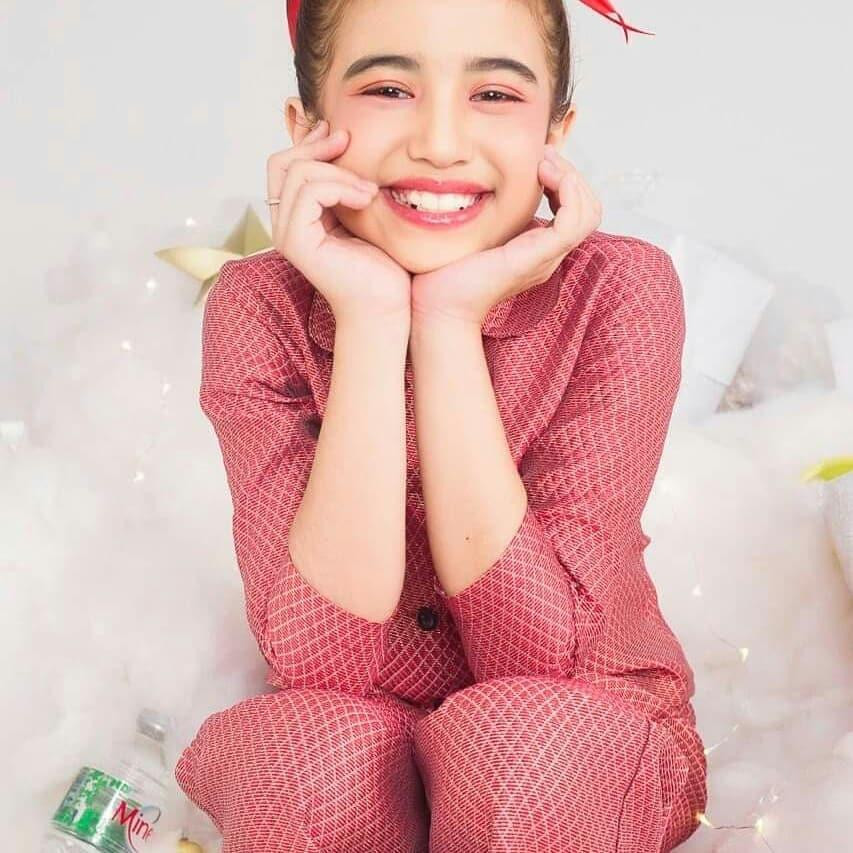 Tiểu công chúa đặc biệt có kỹ năng ca hát tốt. Cô có thể thoải mái thể hiện nhiều thể loại âm nhạc như nhạc quốc tế, dân ca, đồng quê, opera và rap. Ngoại ngữ tốt là lợi thế giúp Jenna có thể ca hát bằng nhiều thứ tiếng. Tiểu công chúa đặc biệt có kỹ năng ca hát tốt. Cô có thể thoải mái thể hiện nhiều thể loại âm nhạc như nhạc quốc tế, dân ca, đồng quê, opera và rap. Ngoại ngữ tốt là lợi thế giúp Jenna có thể ca hát bằng nhiều thứ tiếng.