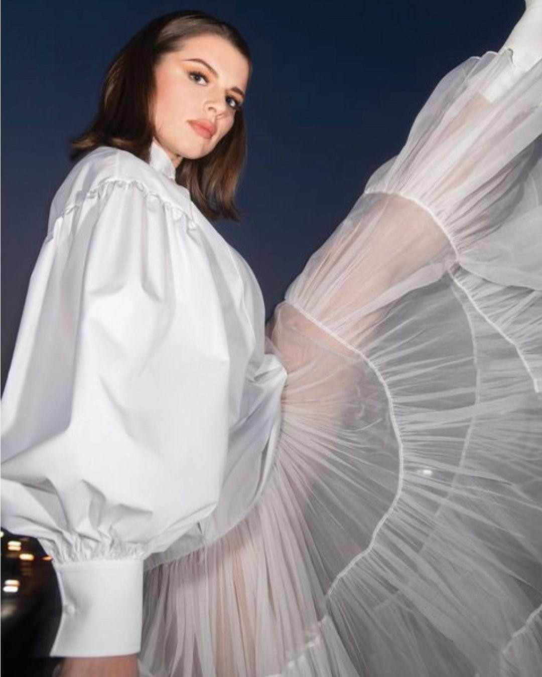 Cũng như Kanye West, Julia trải qua một cuộc hôn nhân thất bại. Tuy nhiên, Kanye may mắn hơn vì vẫn giữ quan hệ tốt đẹp với vợ cũ.