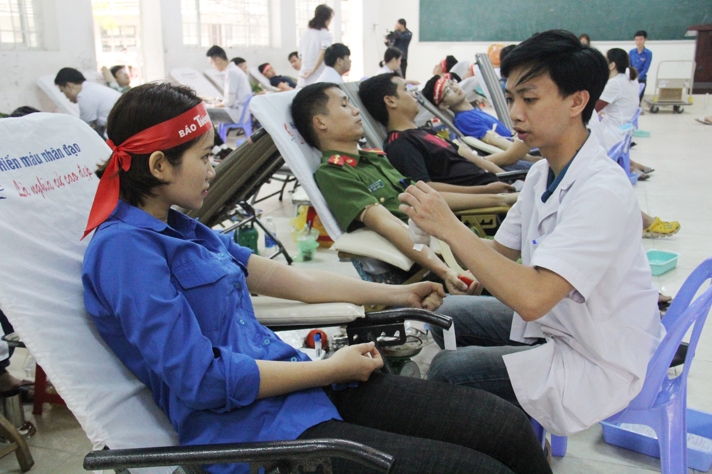 Chủ nhật Đỏ tô đậm triết lý sống nhân ái của người Việt Nam ảnh 12