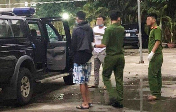 Công an bị thương khi khống chế đối tượng nhiễm HIV ảnh 1