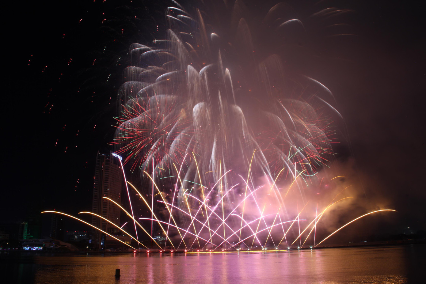 Rực rỡ đêm khai hội pháo hoa quốc tế Đà Nẵng 2019 ảnh 7