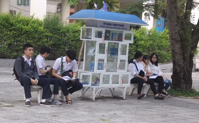 Hơn 11000 thí sinh Đà Nẵng thi môn đầu tiên trong thời tiết dịu mát ảnh 1