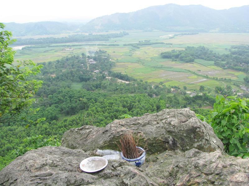 Bãi đá được nhiều người dân cho rằng là khu mộ chôn cất nghĩa quân Lam Sơn. Ảnh: Hoàng Lam Bãi đá được nhiều người dân cho rằng là khu mộ chôn cất nghĩa quân Lam Sơn. Ảnh: Hoàng Lam