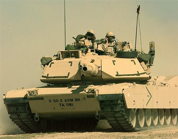 Xe tăng chủ lực M1 Abrams, tháp pháo 105 hoặc 120mm cùng với các súng may 12.7 mm và 7.62 mm