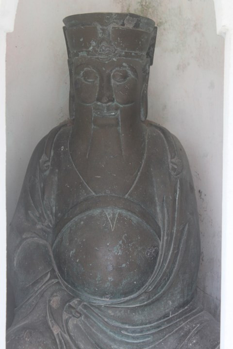 Bức tượng thánh Nguyễn Ư Dĩ này đã từng bị những kẻ săn đồ cổ đánh cắp