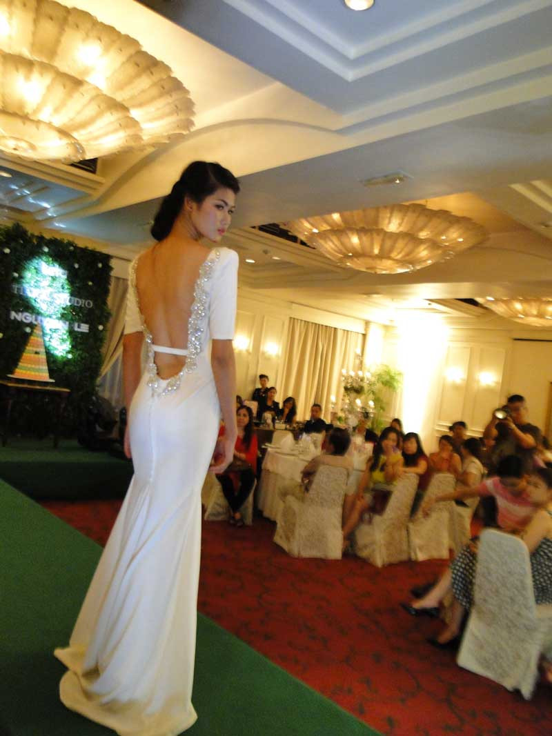 Các mốt váy cưới cô dâu trong mùa thu Hà Nội năm nay. Các mốt váy cưới cô dâu trong mùa thu Hà Nội năm nay