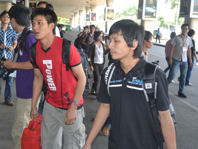 Các thuyền viên ngap lập tức được đưa lên xe để về nghỉ ngơi- ảnh L.N