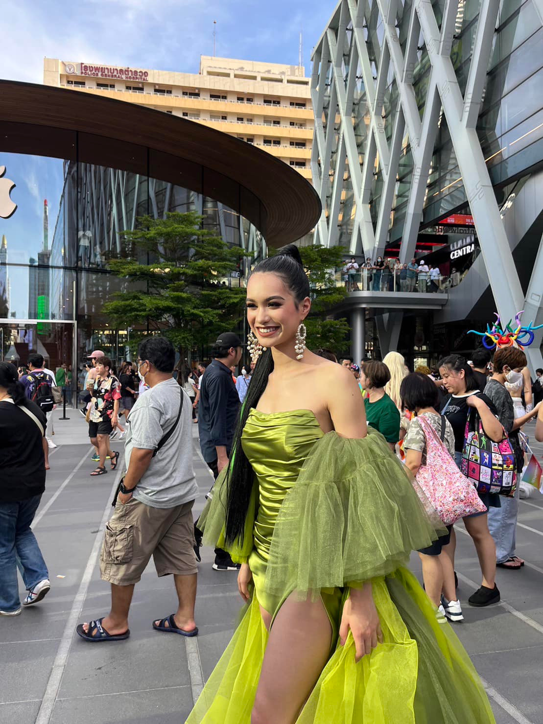 Sự xuất hiện của dàn người đẹp với những trang phục lộng lẫy, cầu kỳ mang lại không khí sôi động cho Bangkok Pride năm nay.