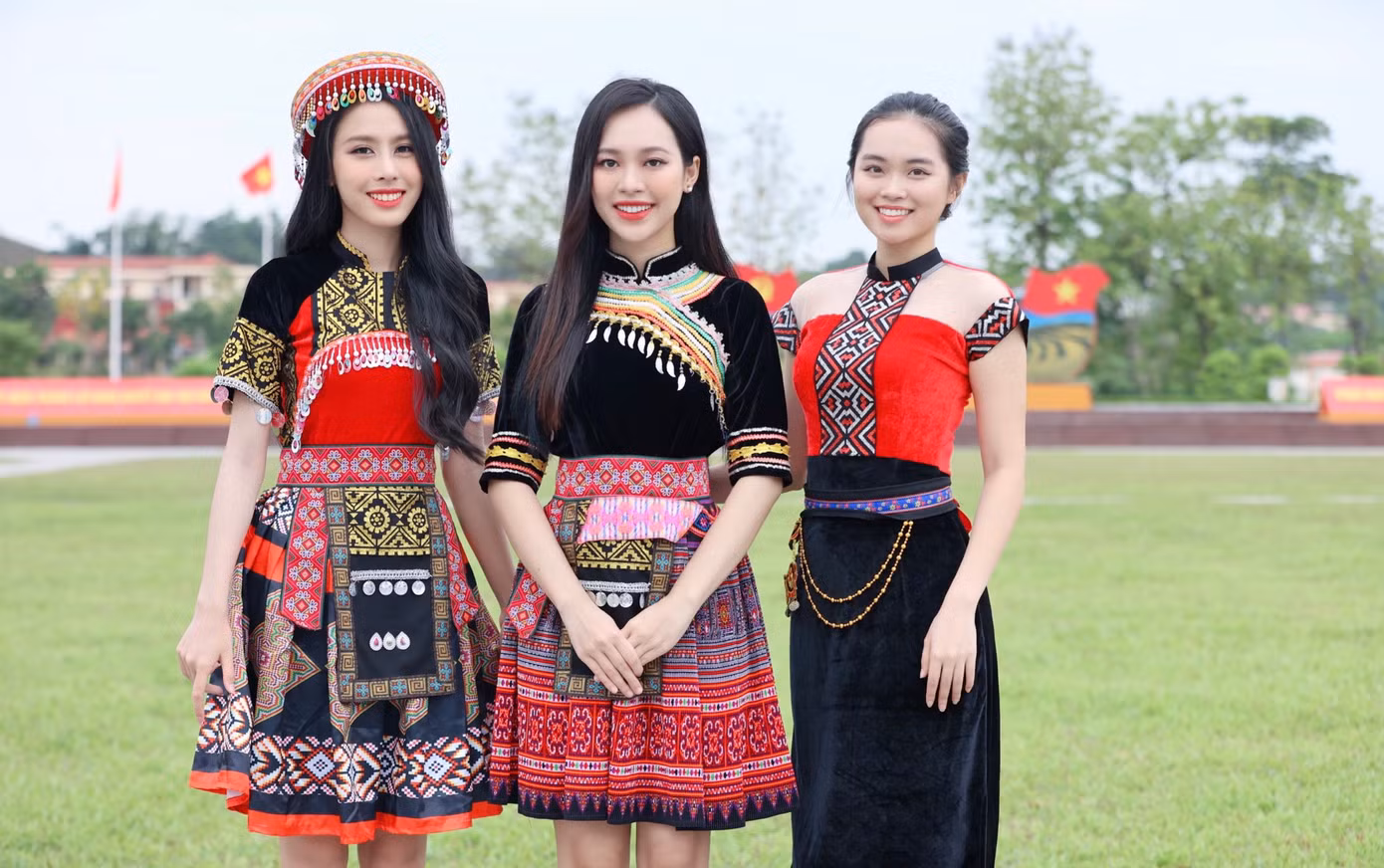 Với Á hậu Thùy Linh và Ngọc Hằng, đây đều là lần đầu tiên họ đến với vùng đất Yên Bái. Hai người đẹp cảm thấy vô cùng hấp dẫn qua những trải nghiệm ấn tượng nơi mảnh đất đa sắc màu văn hóa này. Trong khi đó, người đẹp Phương Anh cho biết cô mới chỉ đến Yên Bái một lần, cách đây cũng đã khá lâu. Ấn tượng của người đẹp về nơi đây là thiên nhiên hoang sơ, yên bình.