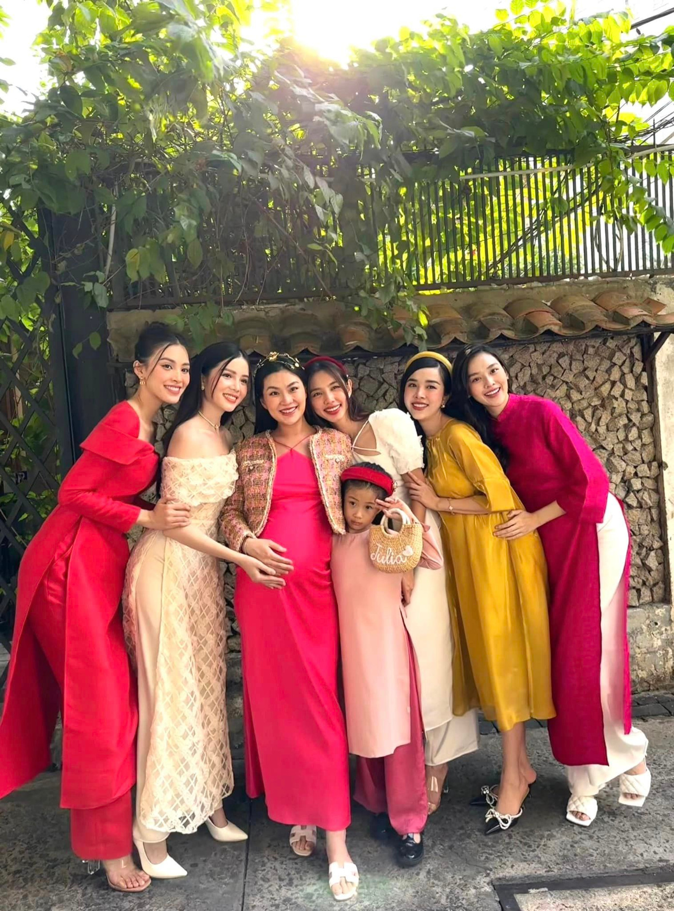 Thúy An trong một lần xuất hiện bên cạnh hội bạn thân là các hoa, á hậu nổi tiếng như Hoa hậu Thùy Tiên, Tiểu Vy, Á hậu Diễm Trang, Tường San...Dàn người đẹp thân thiết, thường xuyên gặp gỡ ngoài đời.