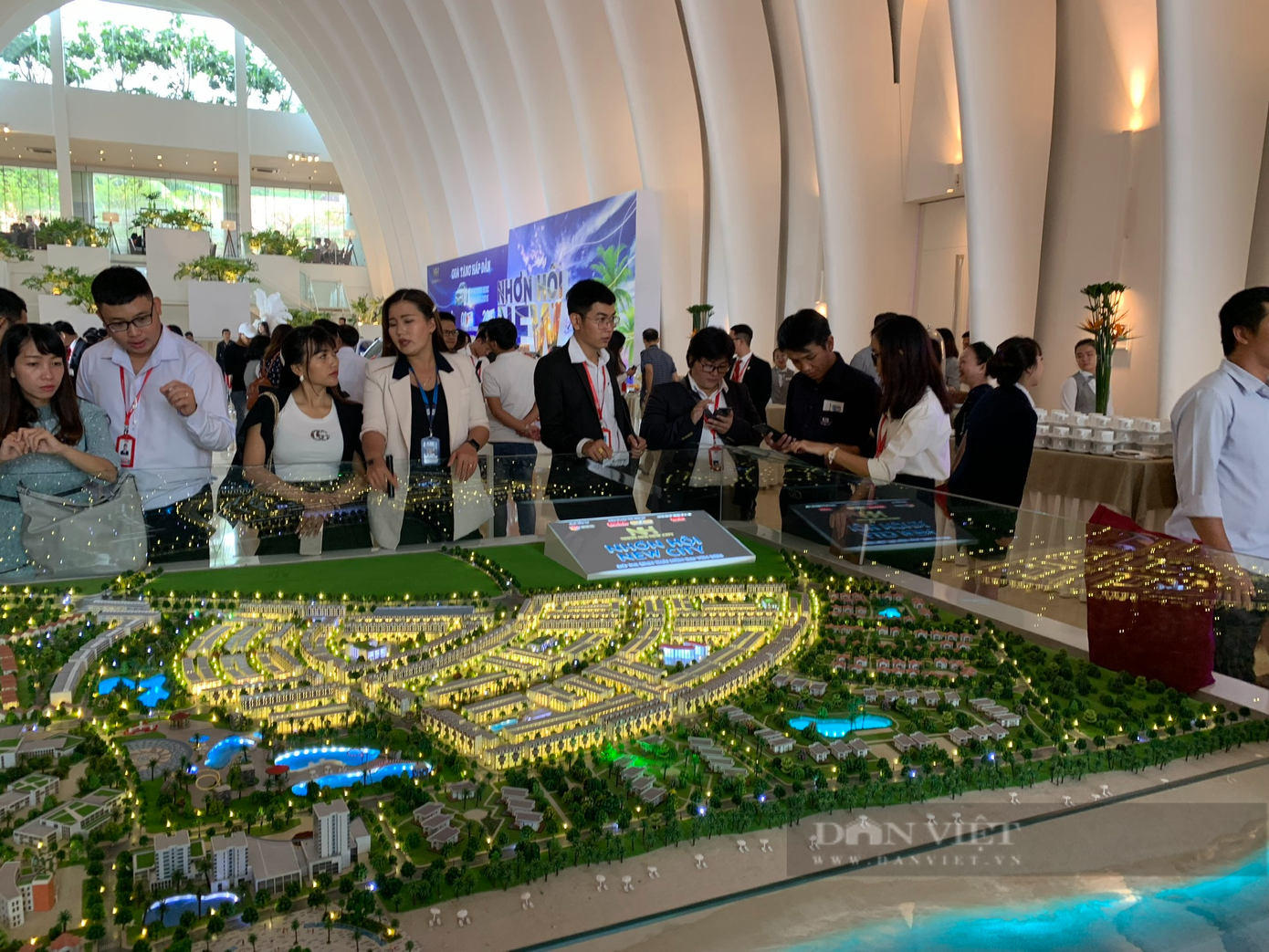 Không bán được hàng, nhiều môi giới bất động sản phải chuyển nghề. Ảnh: Gia Linh Không bán được hàng, nhiều môi giới bất động sản phải chuyển nghề. Ảnh: Gia Linh