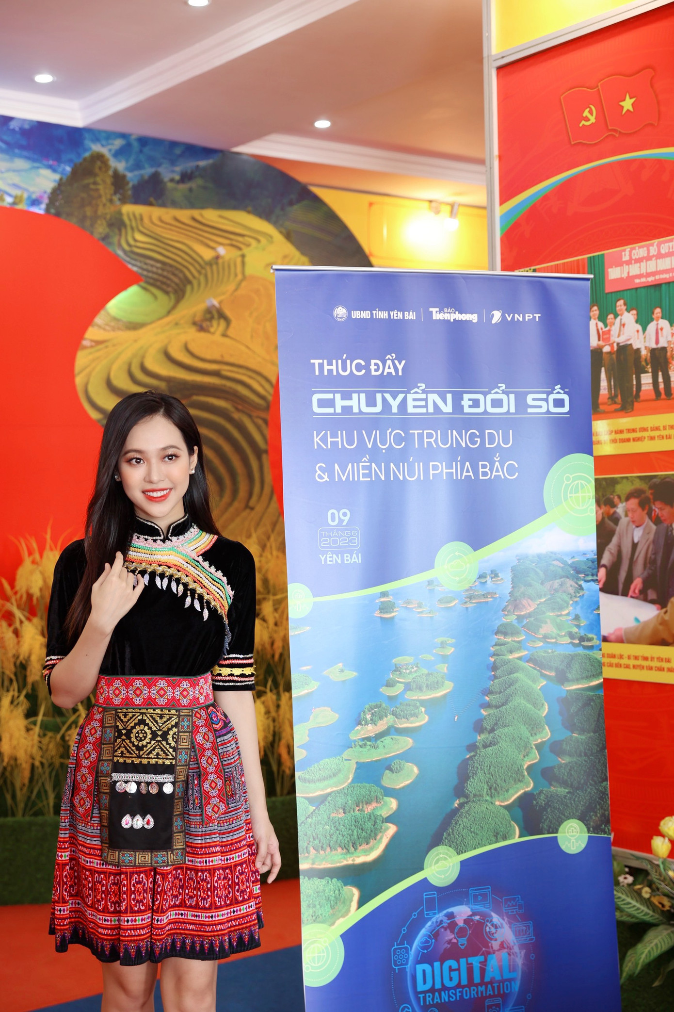 Sáng 9/6, người đẹp Phương Anh cùng Á hậu 1 Hoa hậu Việt Nam 2022 Trịnh Thùy Linh và Á hậu 2 Hoa hậu Việt Nam 2022 Lê Nguyễn Ngọc Hằng tham dự Hội thảo "Thúc đẩy chuyển đổi số khu vực trung du, miền núi phía Bắc", được tổ chức ở Yên Bái. Báo Tiền Phong mong muốn hội thảo trở thành diễn đàn trao đổi, chia sẻ những mô hình hay, kinh nghiệm tốt trong chuyển đổi số ở khu vực trung du, miền núi phía Bắc; góp phần nâng cao nhận thức về vai trò của chuyển đổi số, thúc đẩy chuyển đổi số và phát triển kinh tế số ở khu vực rộng lớn, giàu tiềm năng nhưng cũng còn nhiều khó khăn này.