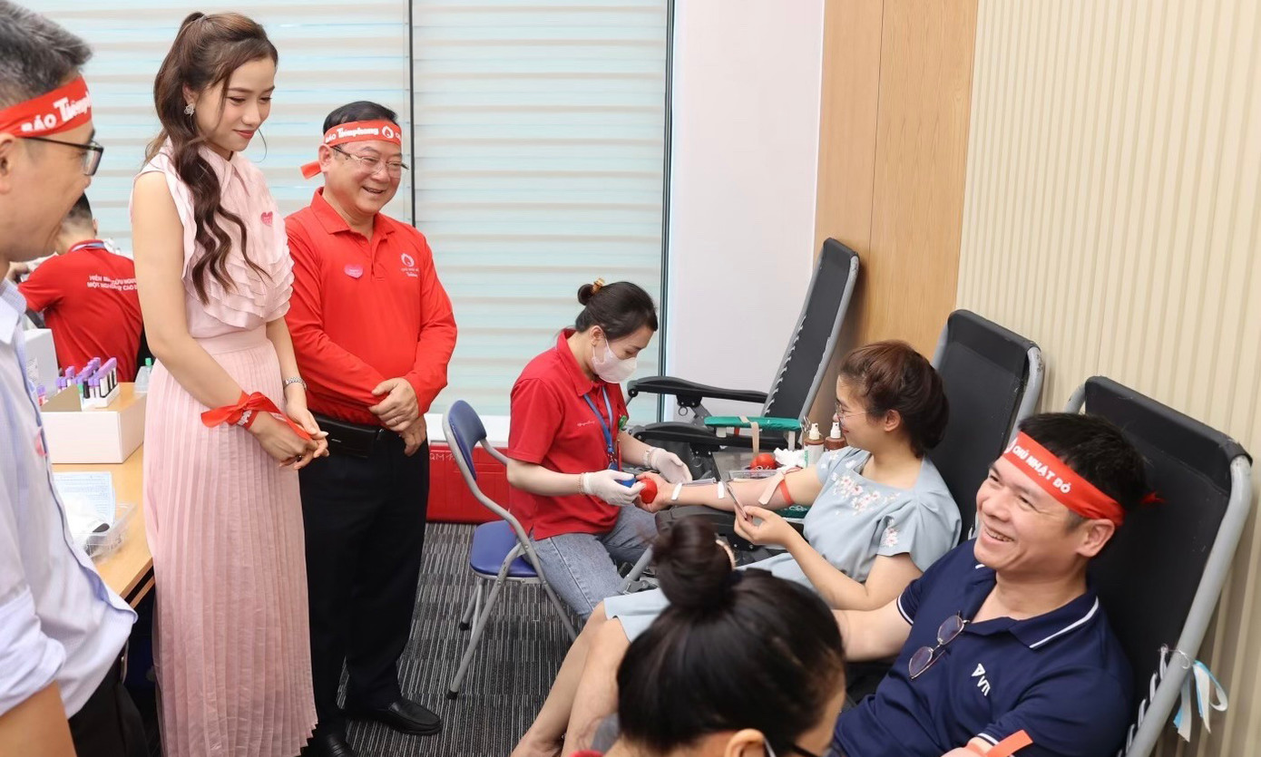 Chủ tịch - Tổng Giám đốc VTI Trần Xuân Khôi hiến máu tình nguyện.