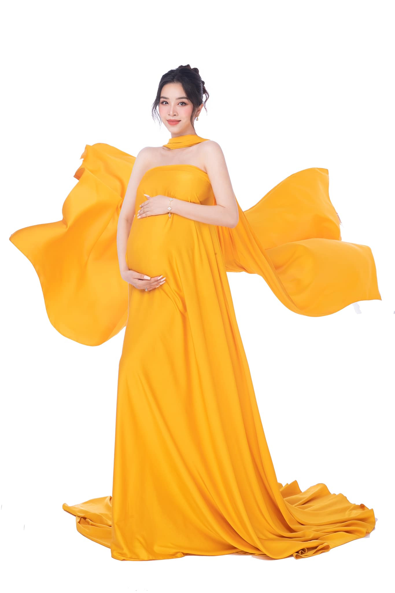 Trước khi sinh, người đẹp đăng tải bộ ảnh bầu, nhận được sự khen ngợi. Khi mới sinh, Thúy An cho biết con gái vẫn còn nhỏ nên cô và chồng chưa công khai hình ảnh con.