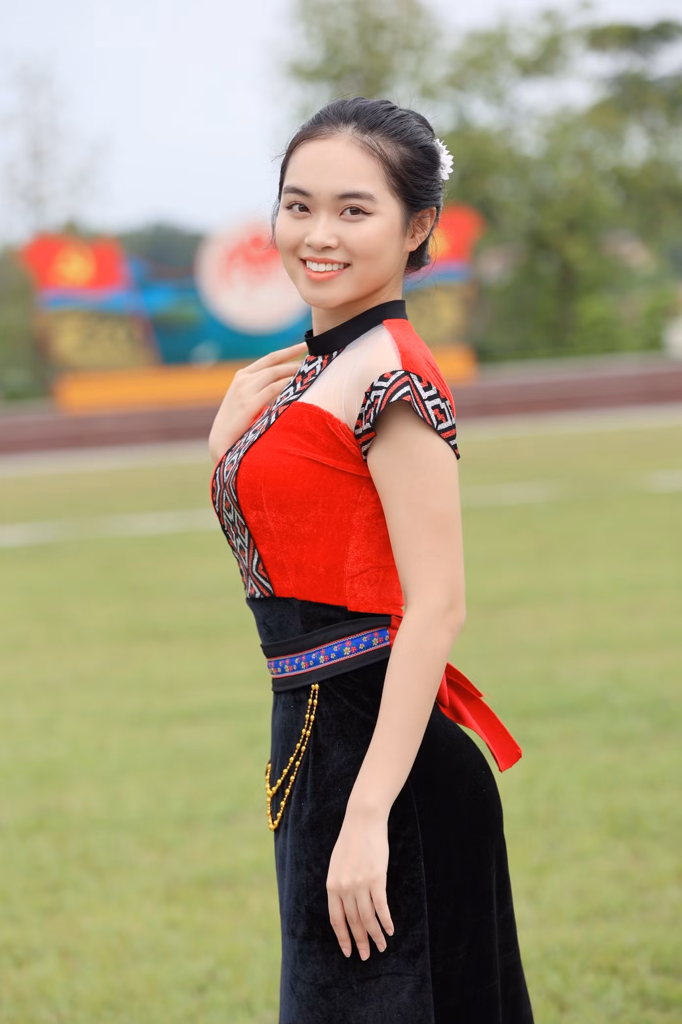 Người đẹp Phương Anh cũng hào hứng cho biết chuyển đổi số chắc chắn sẽ giúp kích thích phát triển du lịch, kinh tế của Yên Bái nói riêng và các tỉnh miền núi trung du phía Bắc nói chung. Theo cô, khi du lịch phát triển và được chọn là điểm nhấn thì các ngành khác cũng sẽ được đẩy mạnh nhờ du lịch. “Du lịch là mũi nhọn mà chúng ta có thể tập trung. Ngoài ra công nghệ còn giúp nhiều ngành nghề khác phát triển”, cô nói.
