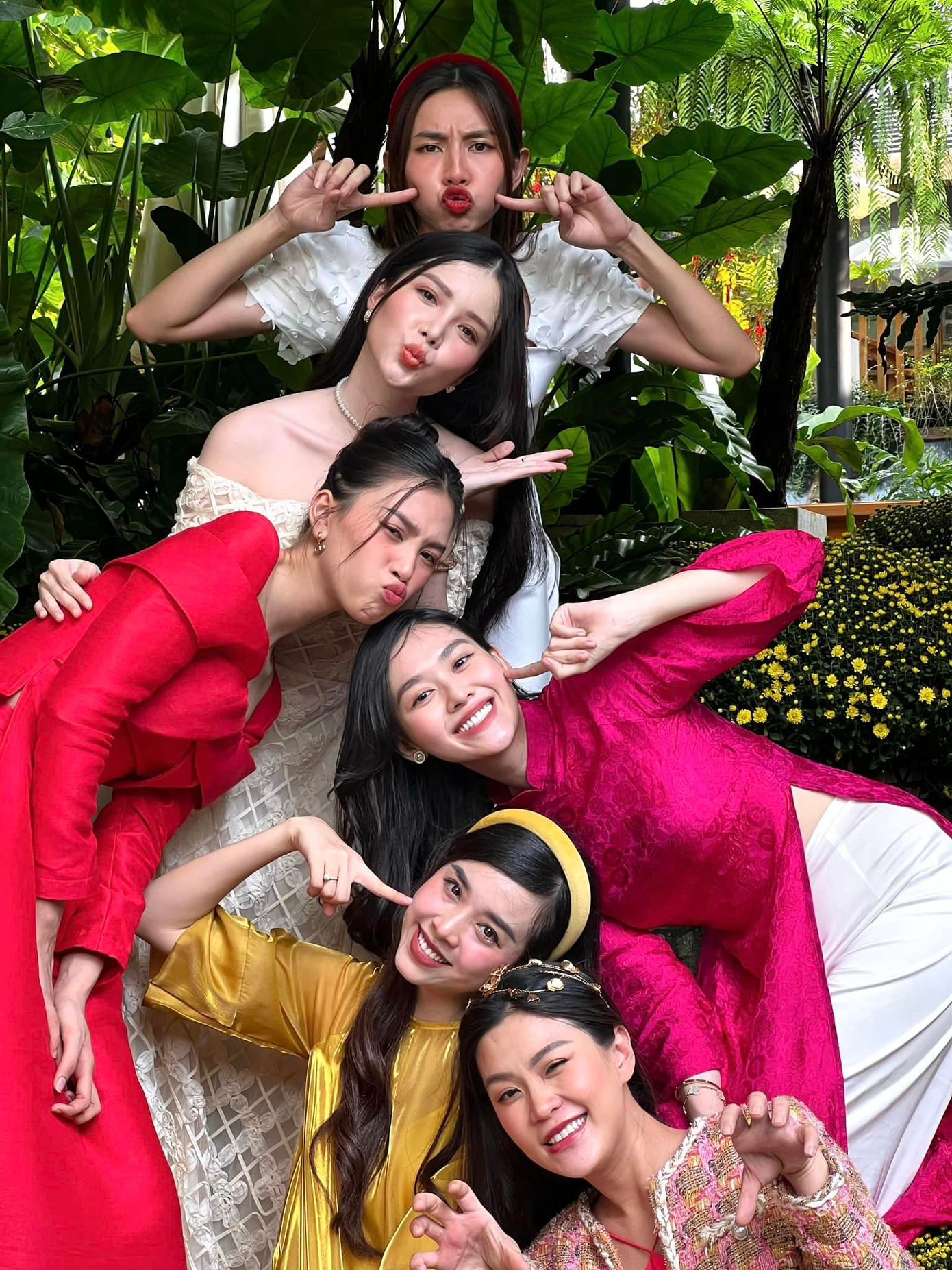 Trong hội bạn thân, Thúy An và đàn chị - Á hậu Diễm Trang, Tường San đều đã kết hôn, có con nên họ gần gũi và chia sẻ nhiều kinh nghiệm chăm sóc con.