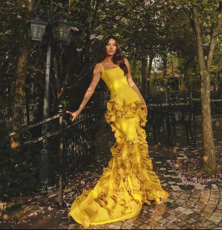 Kosovo lần đầu tham dự Hoa hậu Hoàn vũ vào năm 2008 với đại diện là người đẹp Zana Krasniqi. Một năm sau, Kosovo giành ngôi vị Á hậu 2 tại Miss Universe 2009 với thành tích của người đẹp Marigona Dragusha. Đây cũng là thành tích cao nhất từ trước đến nay của Kosovo ở sân chơi Hoa hậu Hoàn vũ.