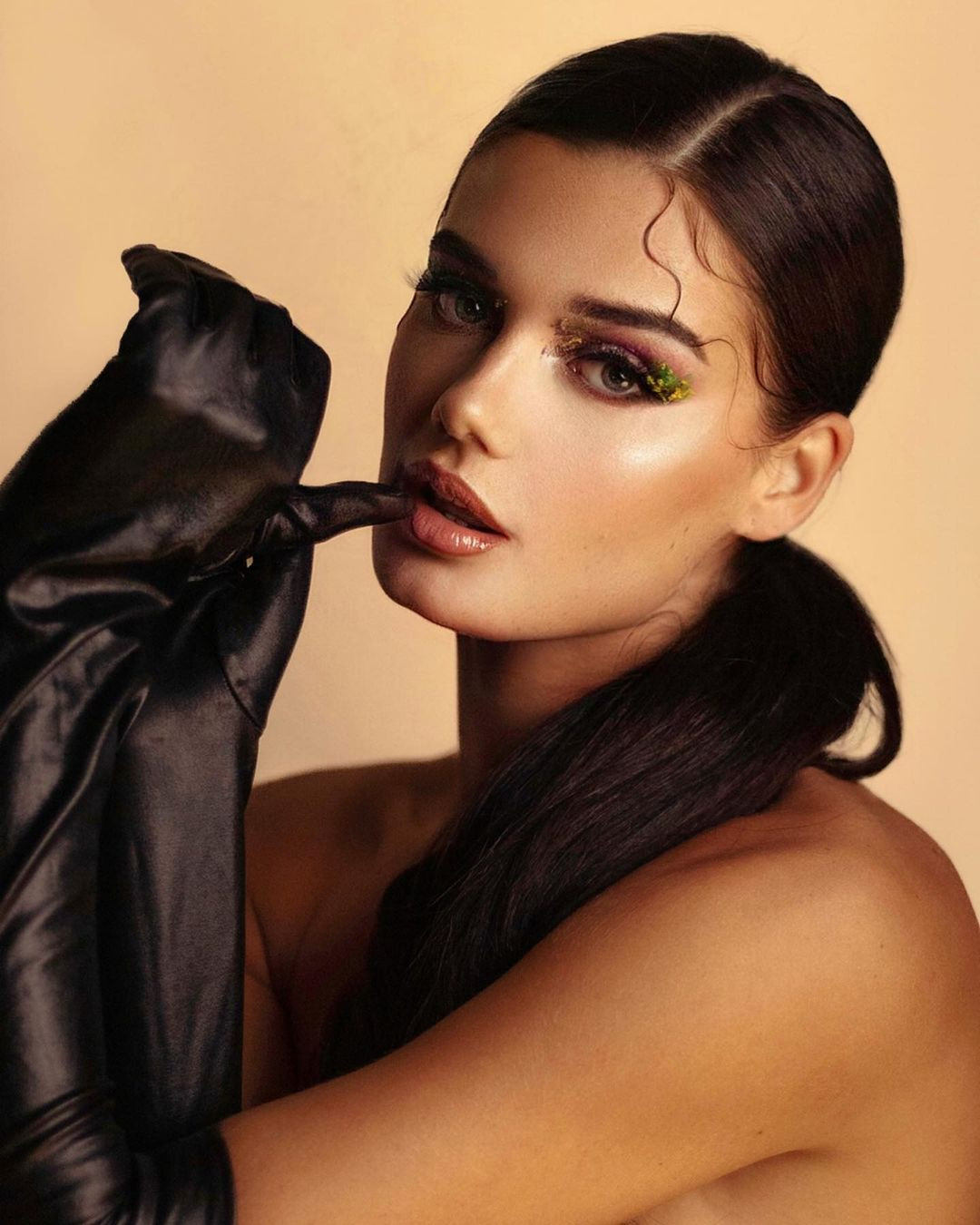 Melissa Bottema năm nay 23 tuổi, cao 1,76 m. Cô là người mẫu, huấn luyện viên thể hình tại Winsum, Groningen, Hà Lan.