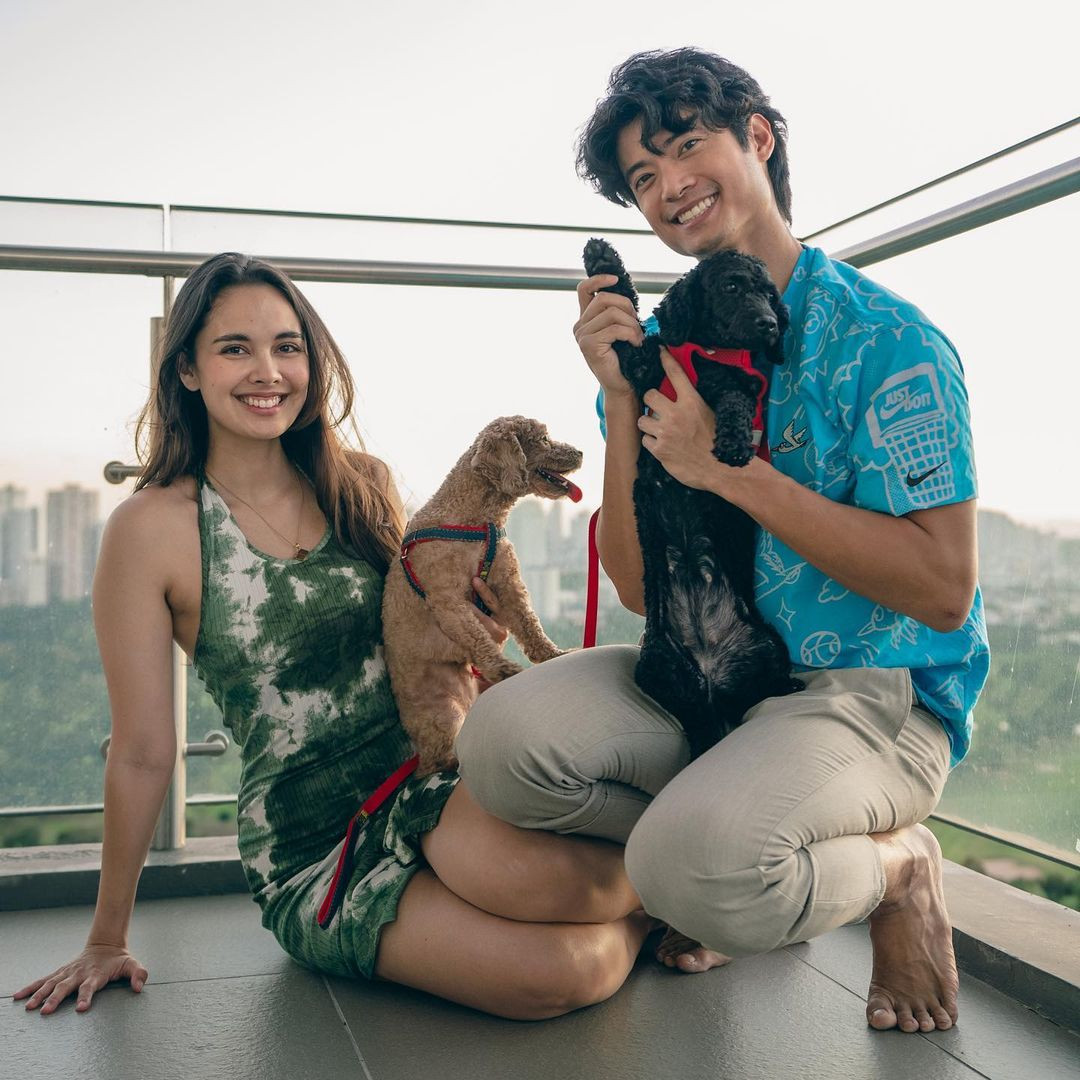 Chuyện tình giản dị hơn một thập kỷ của cặp đôi được giới trẻ Philippines ngưỡng mộ. Trên trang cá nhân, cả hai thường xuyên chia sẻ hình ảnh cuộc sống đời thường bình dị, lãng mạn.